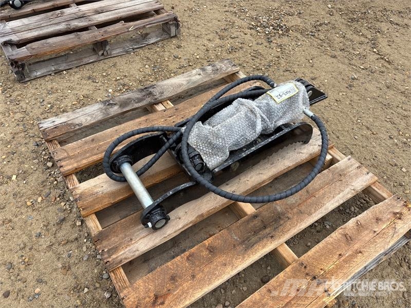  GIYI GY-XJ3T 30 in Hydraulic Excavator Thumb (Unus Buckets