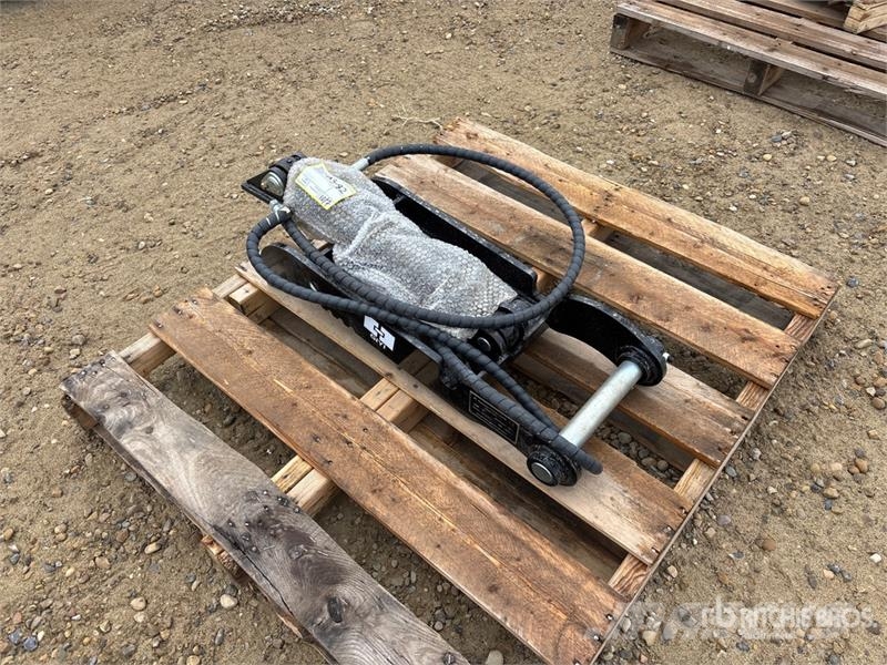  GIYI GY-XJ3T 30 in Hydraulic Excavator Thumb (Unus Buckets