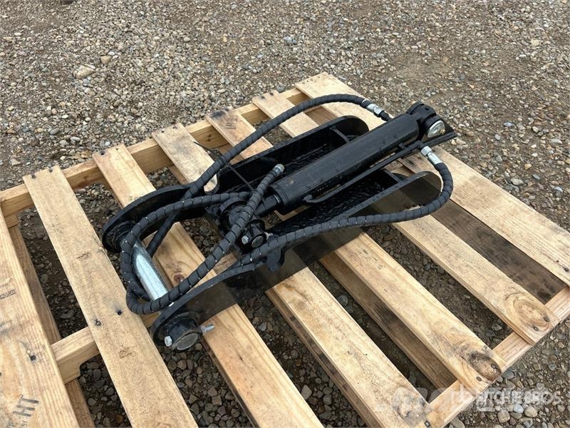 GIYI GY-XJ3T 30 in Hydraulic Excavator Thumb (Unus 挖斗