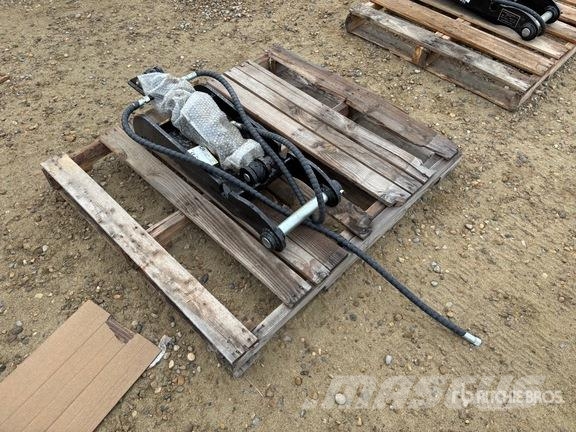  GIYI GY-XJ3T 30 in Hydraulic Excavator Thumb (Unus Buckets