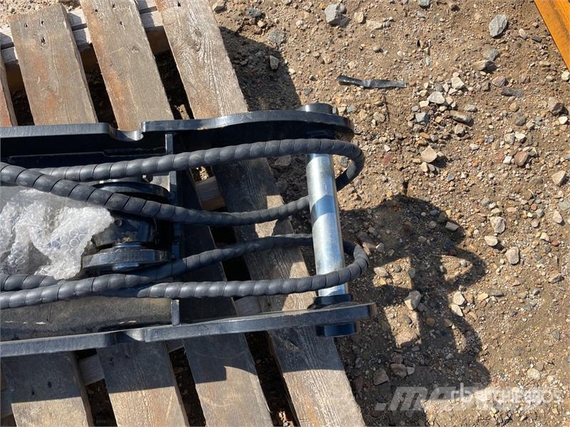 GIYI GY-XJ3T CAT Hydraulic Excavator Thumb (Unused 挖斗