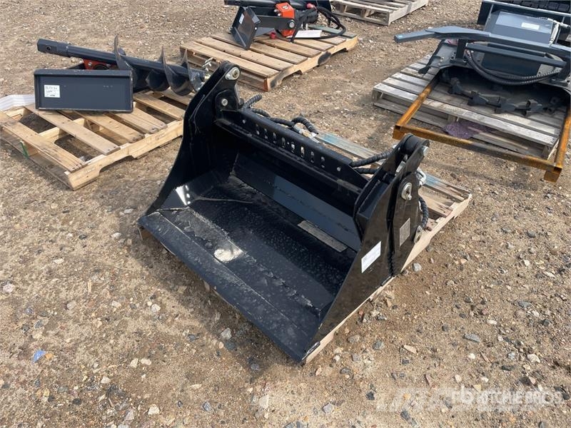 GIYI GY-XKH39 39 in Multi-Purpose Mini Skid Steer 挖斗