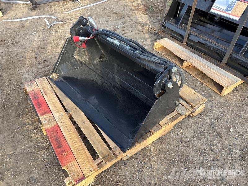  GIYI GY-XKH39 39 in Multi-Purpose Mini Skid Steer  Cucharones