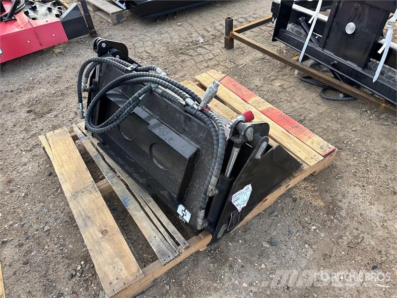  GIYI GY-XKH39 39 in Multi-Purpose Mini Skid Steer  Cucharones
