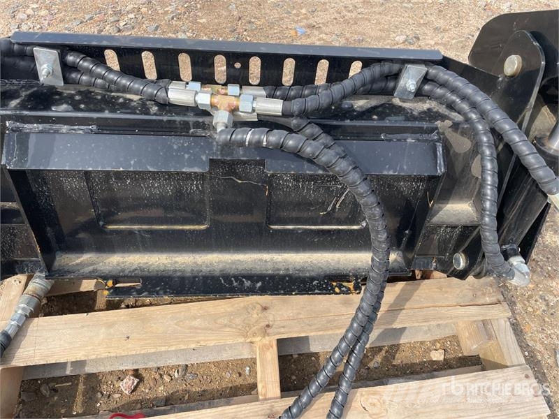 GIYI GY-XKH39 39 in Multi-Purpose Mini Skid Steer 挖斗