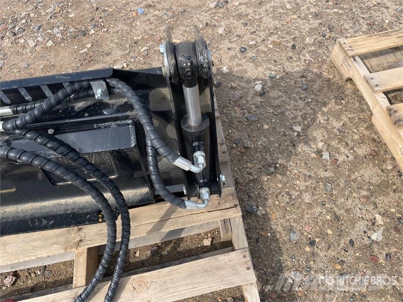 GIYI GY-XKH39 39 in Multi-Purpose Mini Skid Steer 挖斗