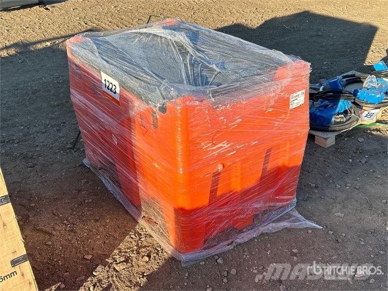 GLDP480 116 gal Portable Poly Fuel Tank (Unused) Fuel and additive tanks