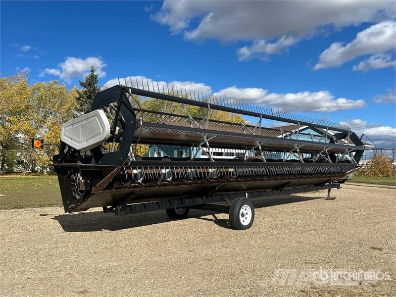 Gleaner 330 30 ft Rigid Combine Header رؤوس الحصادات الدراسات