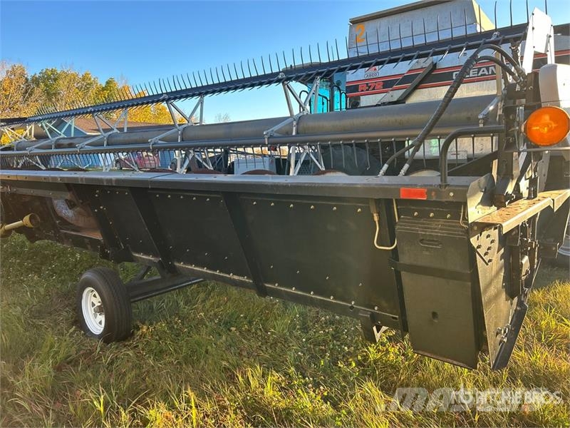 Gleaner 330 30 ft Rigid Combine Header Κεφαλές θεριζοαλωνιστικών μηχανών