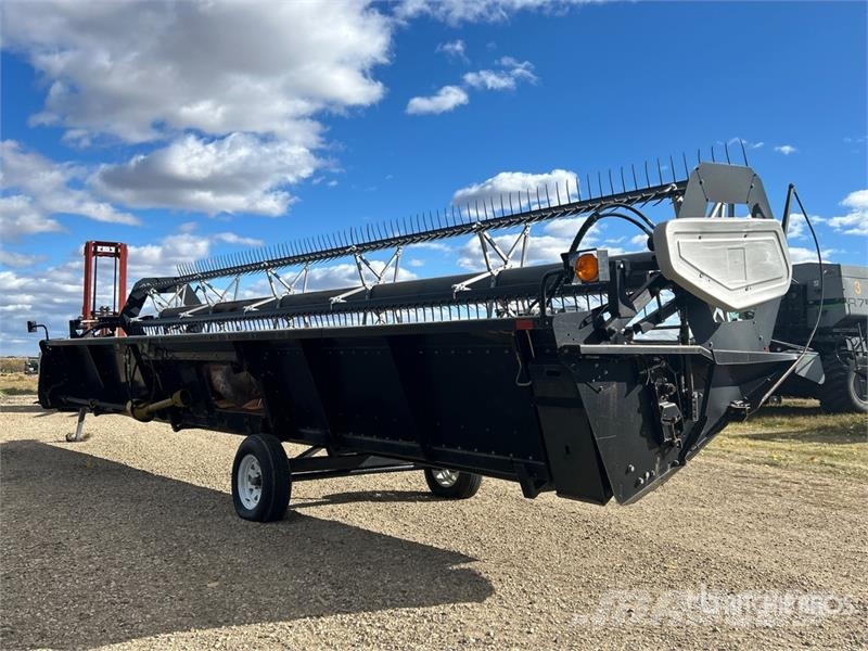 Gleaner 330 30 ft Rigid Combine Header رؤوس الحصادات الدراسات