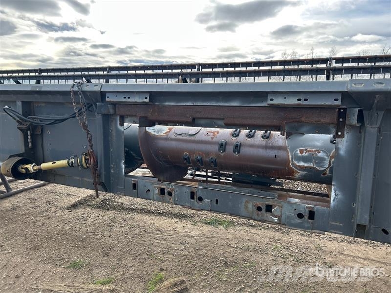 Gleaner 8200 35 ft Flex Combine Header Glave hederi za kombajne