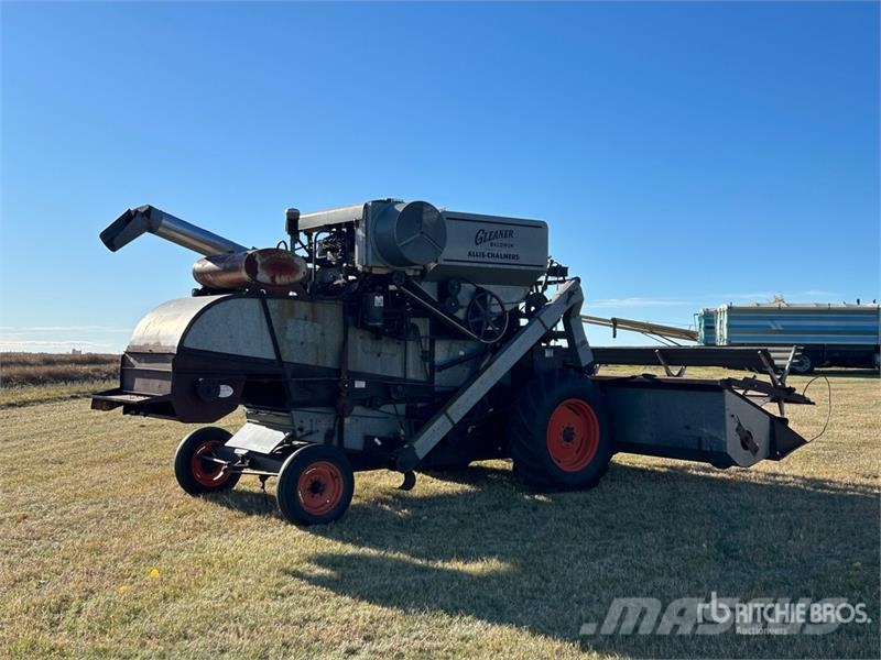 Gleaner A Combine Harvester Kombajni
