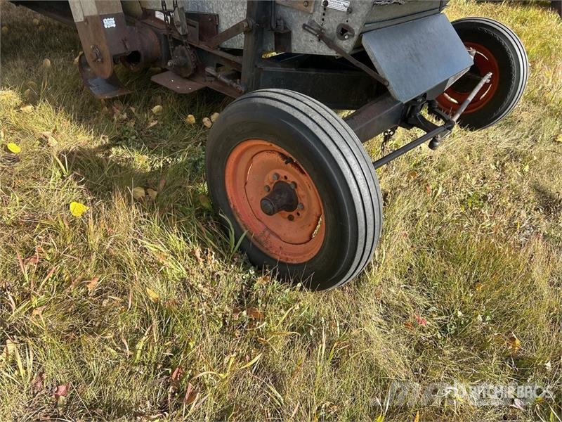Gleaner A Combine Harvester Kombajni