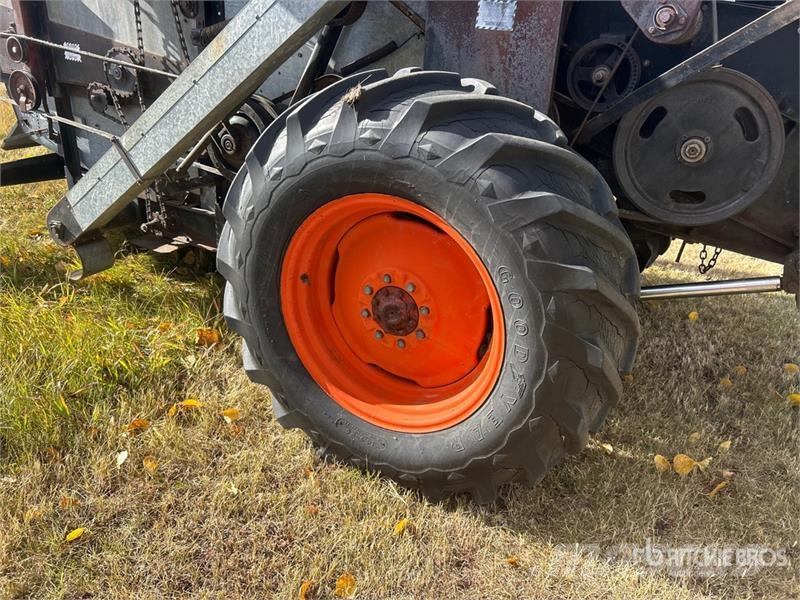 Gleaner A Combine Harvester Kombajni