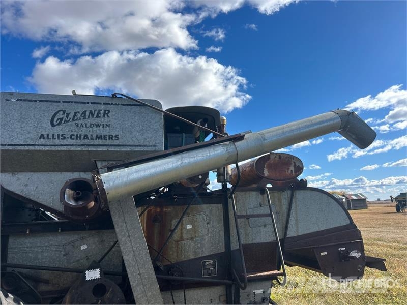 Gleaner A Combine Harvester Kombajni