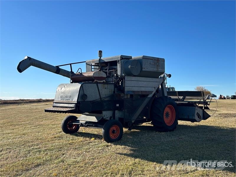 Gleaner A Combine Harvester Kombajni
