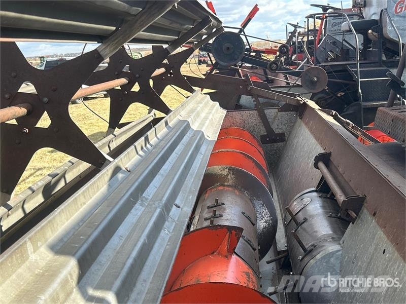 Gleaner A Combine Harvester Kombajni