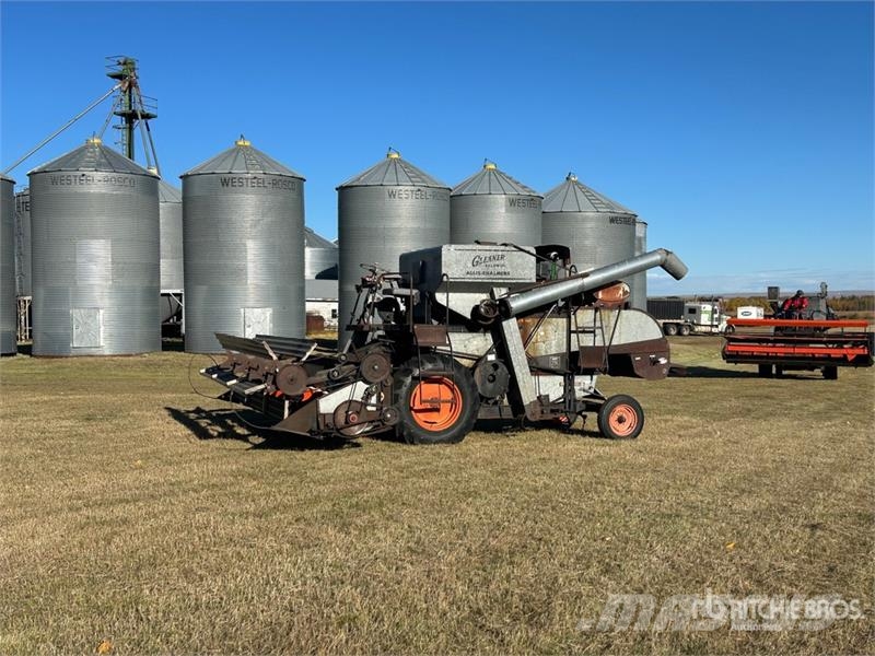 Gleaner A Combine Harvester Kombajni