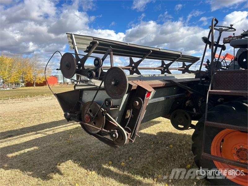 Gleaner A Combine Harvester Kombajni