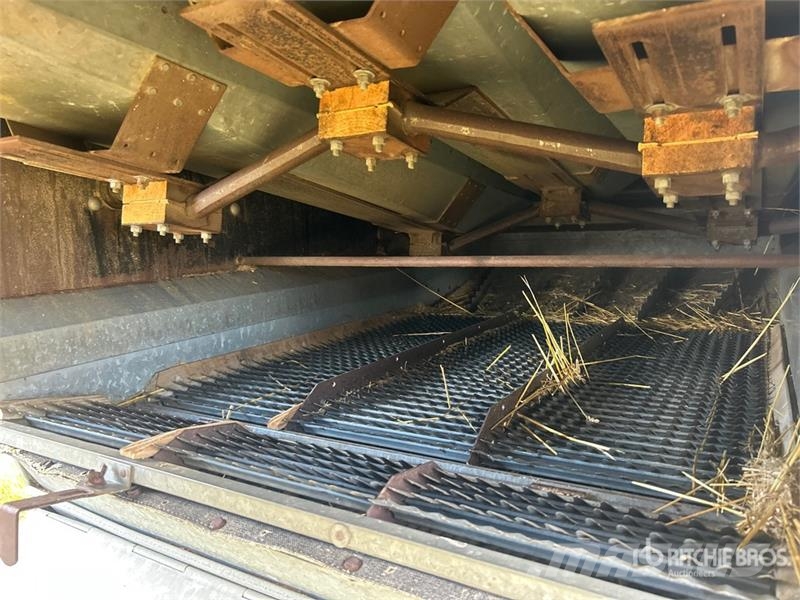 Gleaner A Combine Harvester Kombajni
