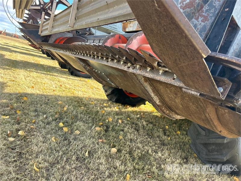 Gleaner A Combine Harvester Kombajni