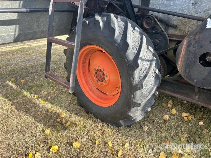 Gleaner A Combine Harvester Kombajni