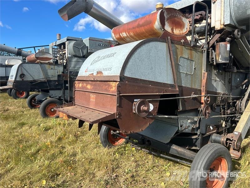 Gleaner A Combine Harvester Kombajni