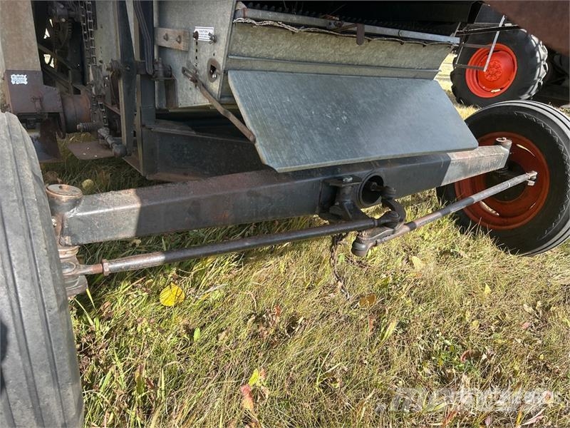 Gleaner A Combine Harvester Kombajni
