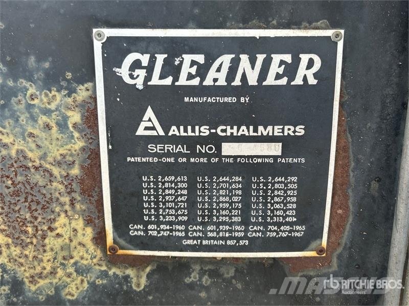 Gleaner A Combine Harvester Kombajni