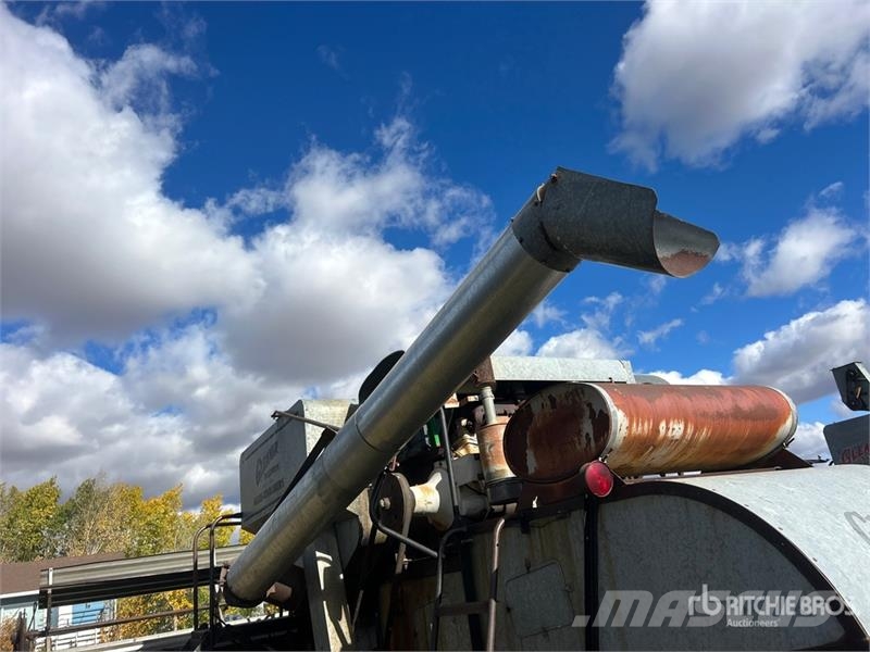 Gleaner A Combine Harvester Kombajni