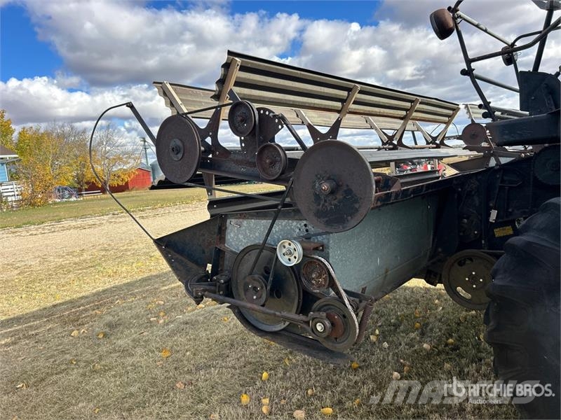 Gleaner A Combine Harvester Kombajni