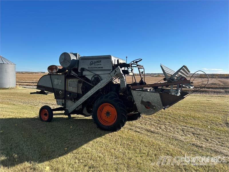 Gleaner Combine Harvester Kombajni