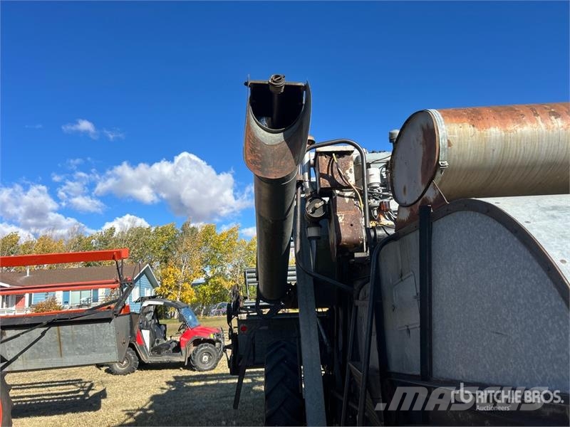 Gleaner Combine Harvester Kombajni