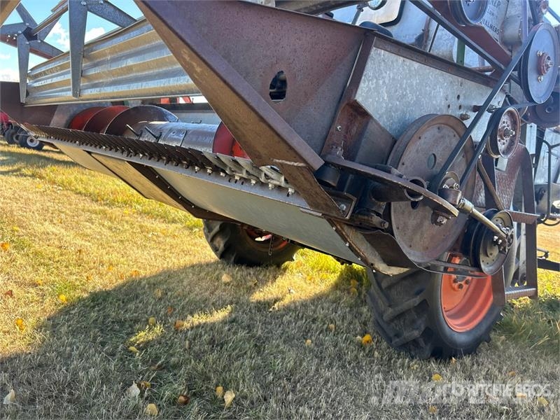 Gleaner Combine Harvester Kombajni