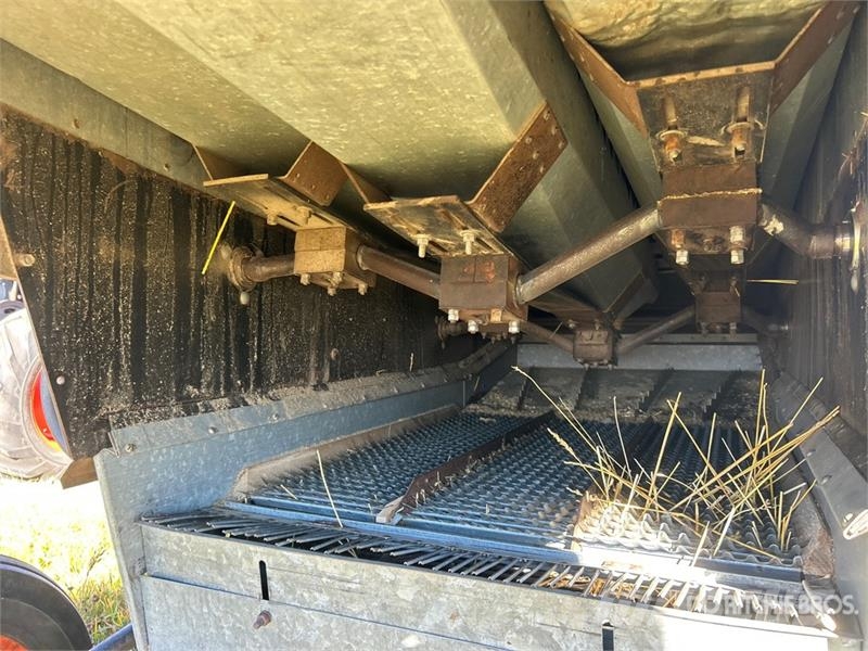 Gleaner Combine Harvester Kombajni