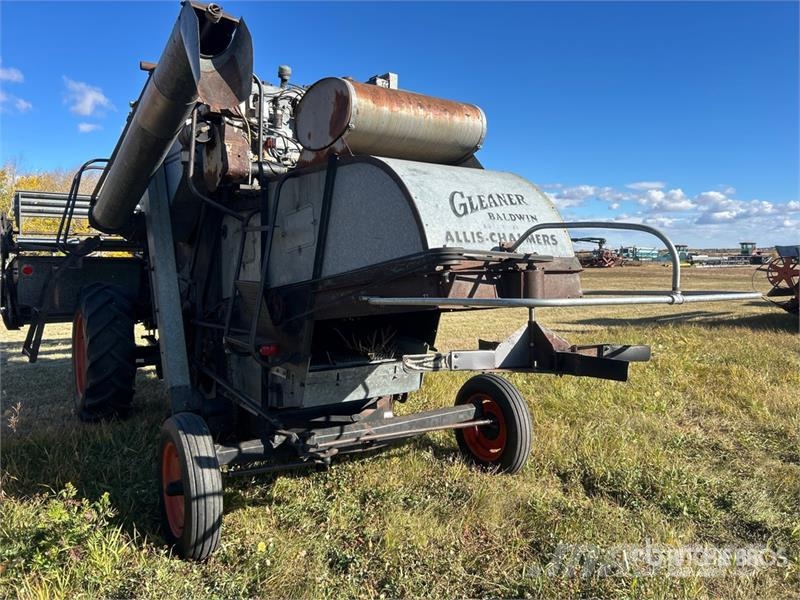 Gleaner Combine Harvester Kombajni