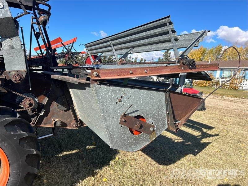 Gleaner Combine Harvester Kombajni