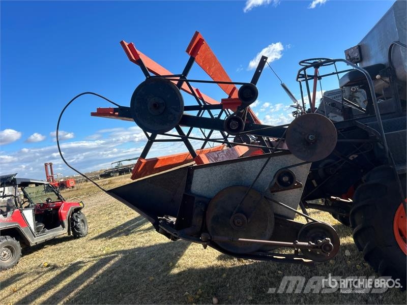 Gleaner Combine Harvester Kombajni