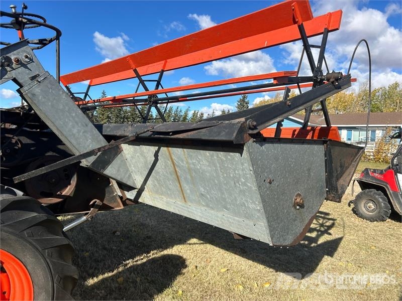 Gleaner Combine Harvester Kombajni