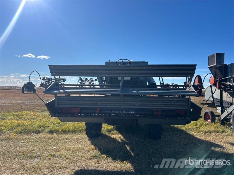 Gleaner Combine Harvester Kombajni