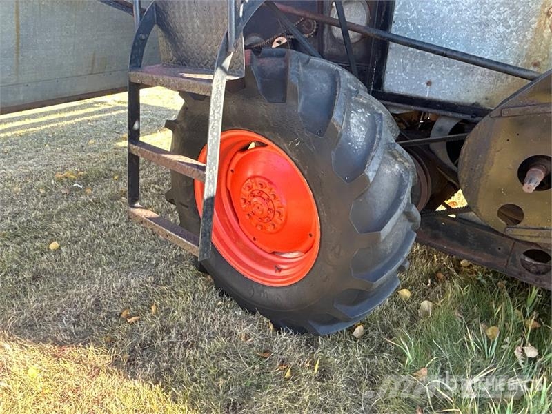 Gleaner Combine Harvester Kombajni