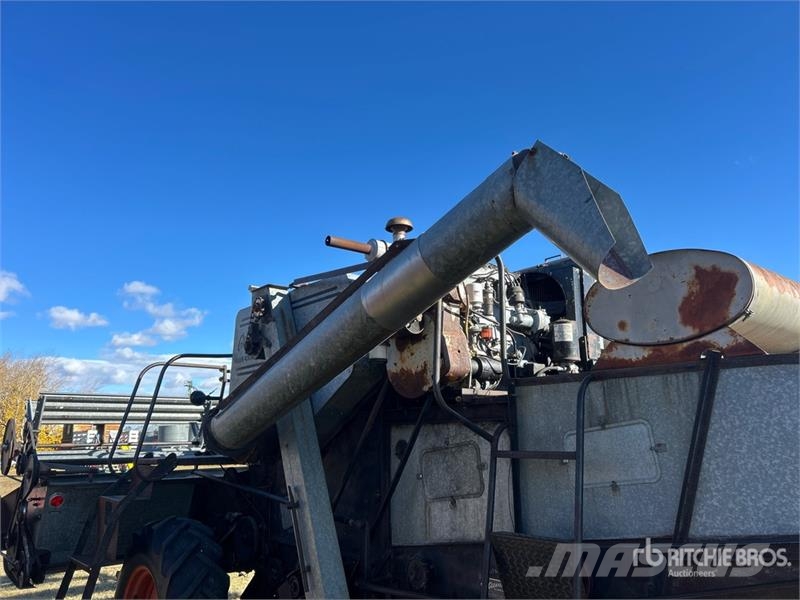 Gleaner Combine Harvester Kombajni