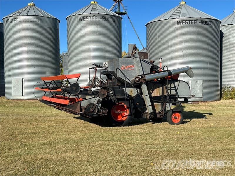 Gleaner Combine Harvester Kombajni