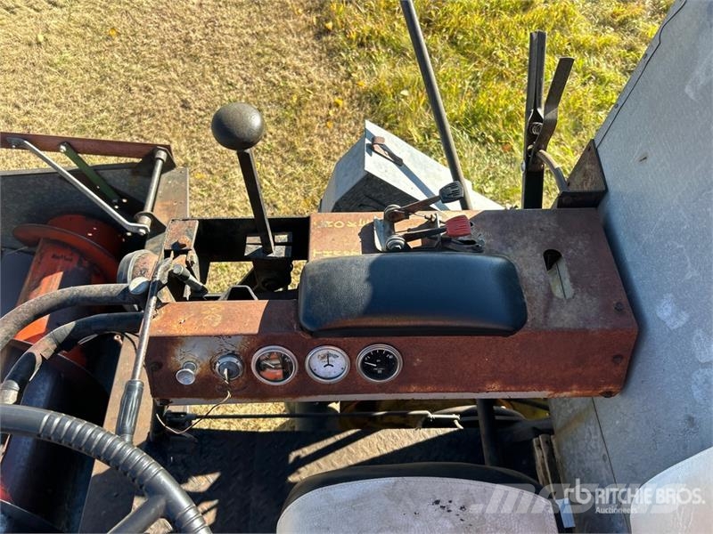 Gleaner Combine Harvester Kombajni
