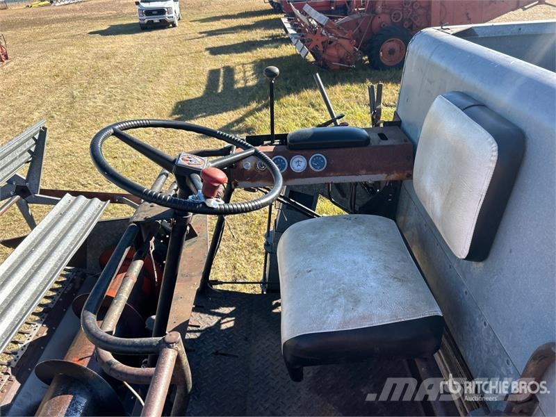 Gleaner Combine Harvester Kombajni