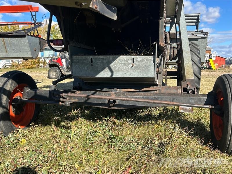 Gleaner Combine Harvester Kombajni