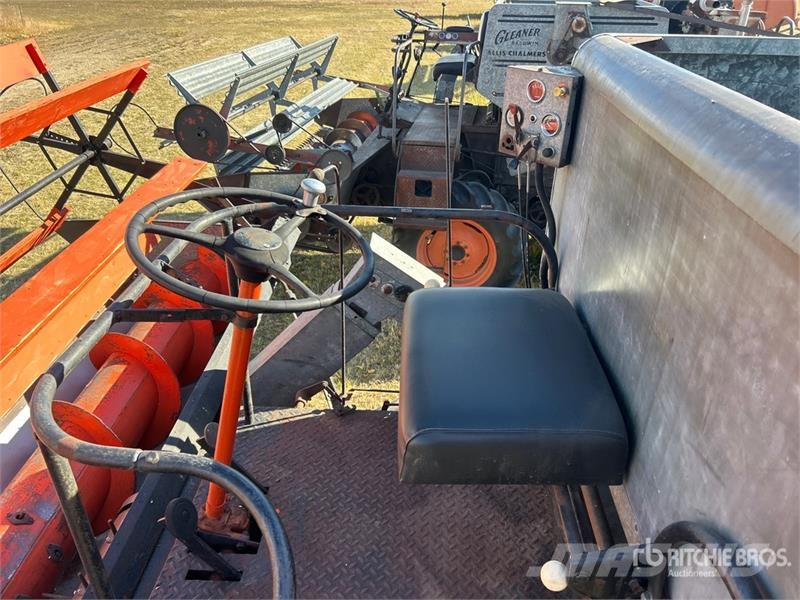 Gleaner Combine Harvester Kombajni