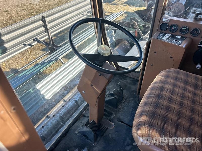 Gleaner F3 Combine Harvester Kombajni