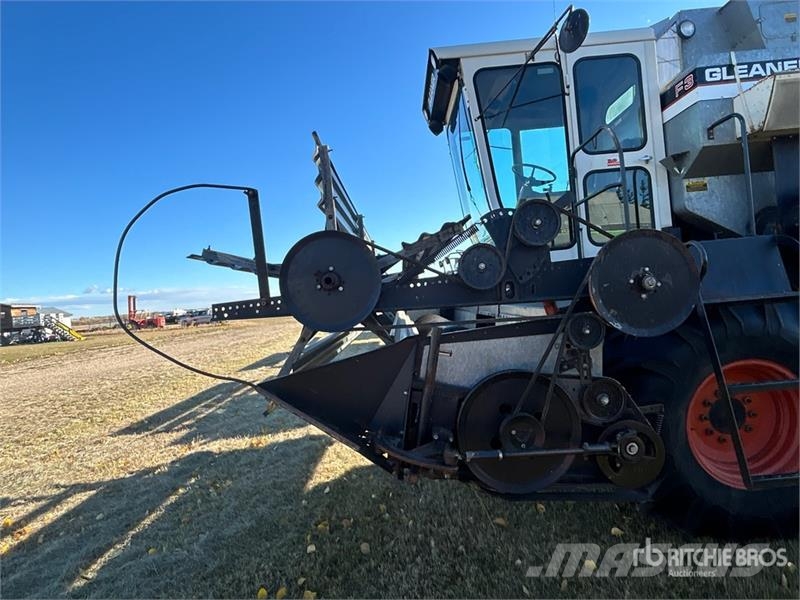 Gleaner F3 Combine Harvester Kombajni