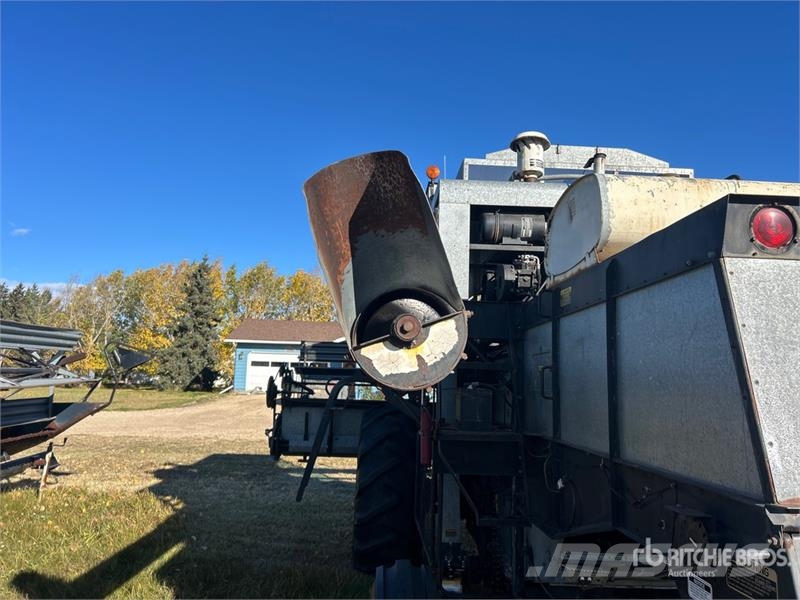 Gleaner F3 Combine Harvester Kombajni